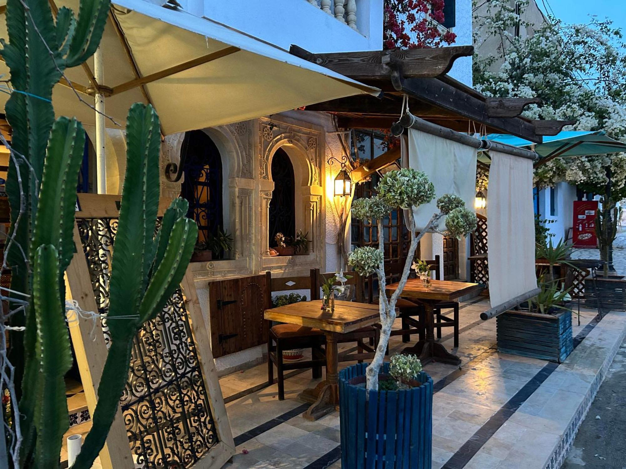L'Artisan Harqalah Exterior foto